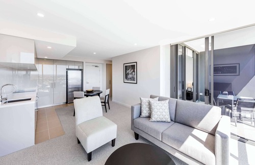 Milton Apartment | Experience The Milton Brisbane: Top-Rated 4-Star Retreat