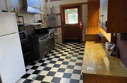 Mineral Resort | Exceptional Family Retreat at The Mineral Schoolhouse