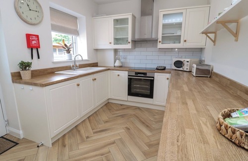 Berwick-upon-Tweed Cottage | Family-Friendly The Miners Cottage with Ocean Views