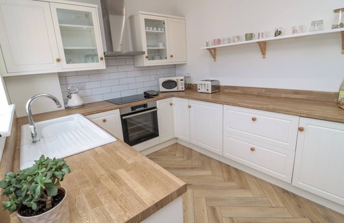 Berwick-upon-Tweed Cottage | Family-Friendly The Miners Cottage with Ocean Views