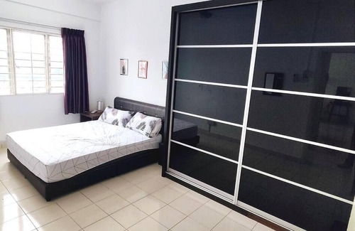Seri Kembangan Apartment | Pet-Friendly Retreat at The Mines, Balakong for Families