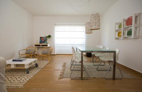 Bombarral Apartment | Oceanfront Serenity at The Minimal House II, Rated 8.9/10