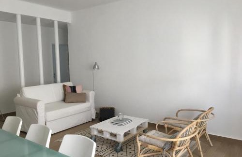 Bombarral Apartment | Oceanfront Serenity at The Minimal House II, Rated 8.9/10