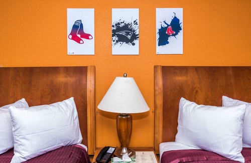 Acton Hotel | Relaxing Retreat at The Minuteman Inn with Spa & Dining