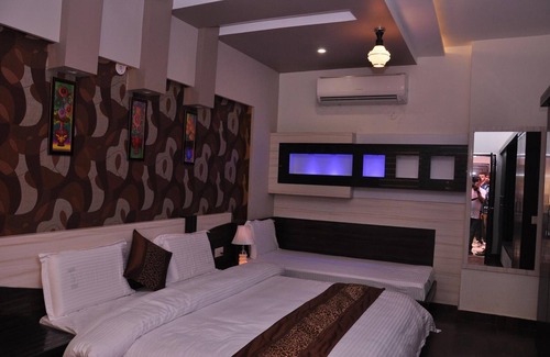 Rohtak Hotel | Discover The Mirage Palace: Family-Friendly & Accessible Stays