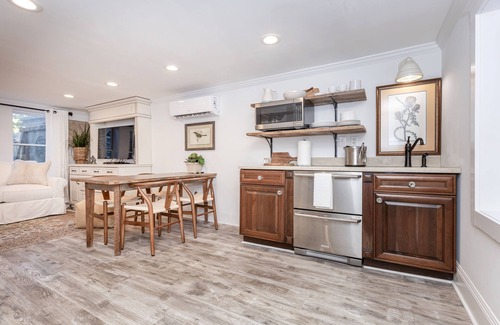 Biloxi House | Experience The Missing Pines Bungalow - King Suite Oasis