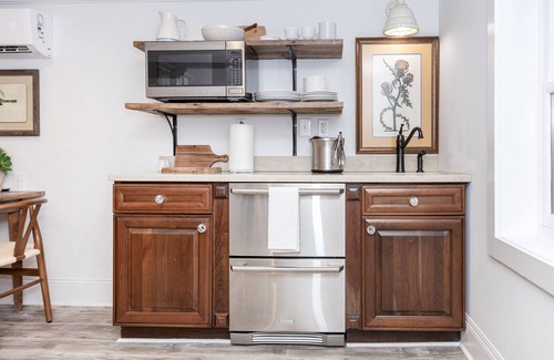 Biloxi House | Experience The Missing Pines Bungalow - King Suite Oasis