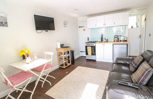 Sowerby Bridge Cottage | Cozy Getaway at The Mistle Carr Farm with Pet-Friendly Perks