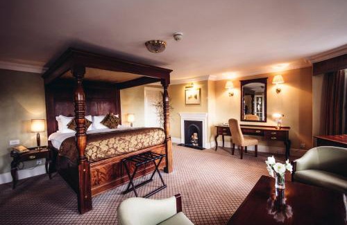 Richmond-upon-Thames Hotel | Elegant Escape at The Mitre, Hampton Court – 5-Star Comfort