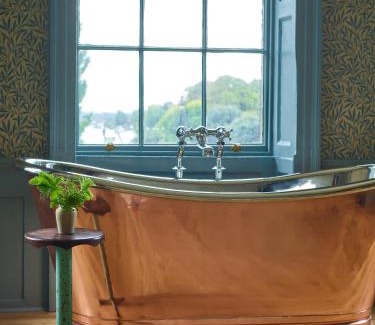 Richmond-upon-Thames Hotel | Elegant Escape at The Mitre, Hampton Court – 5-Star Comfort