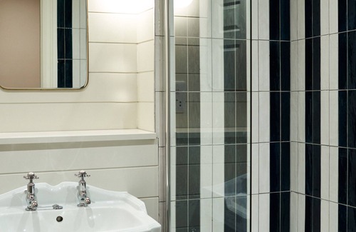 Richmond-upon-Thames Hotel | Relax at The Mitre, Hampton Court: Spa & Family-Friendly