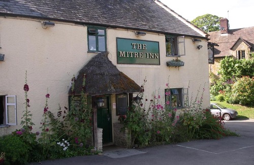 Sherborne Hotel | Exceptional Stay at The Mitre Inn with Breakfast Included