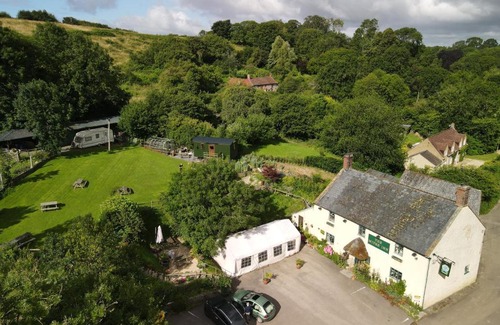 Sherborne Hotel | Exceptional Stay at The Mitre Inn with Breakfast Included