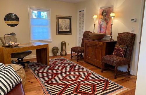 Aiken Bed & Breakfast | Explore The Mockingbird Suite with Family-Friendly Amenities