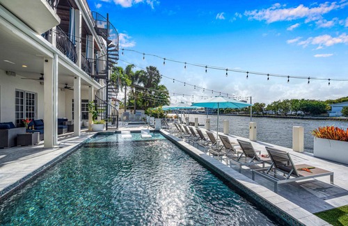 East Fort Lauderdale House | Experience The Modern Castle: Rooftop & Canal Access