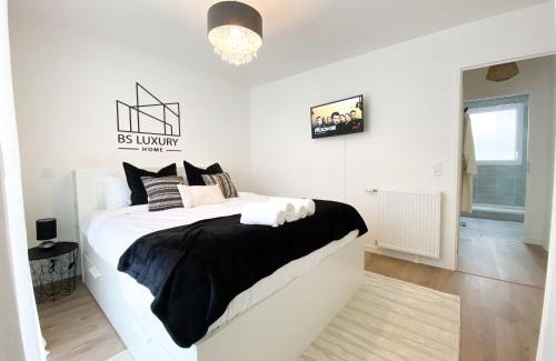 Bezons Apartment | Modern Chic Haven in La Défense - Top-Rated with Dining