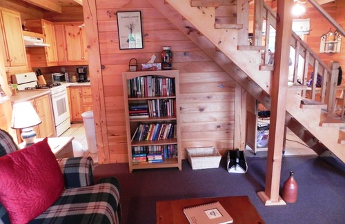 Sangerville Cottage | Modern Comforts with Ocean Views Near Maine's Natural Beauty
