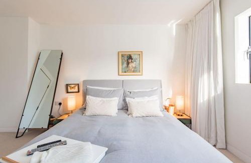 Whitstable House | Discover The Modern Cottage: A 4-Star Pet-Friendly Haven