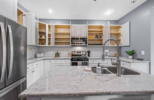 Tower Grove East House | Modern Family Retreat with Breakfast & Kid-Friendly Amenities