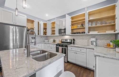 Tower Grove East House | Modern Family Retreat with Breakfast & Kid-Friendly Amenities