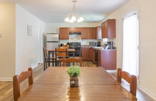 Columbus House | Discover The Modern Guest House: A Cozy Retreat Nearby