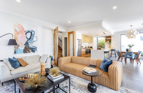 City Beach House | The Modern Lux - Executive Escapes