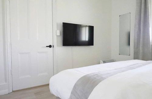 Bathurst House | Modern Victorian Retreat: Pet & Child Friendly, 8.8/10!