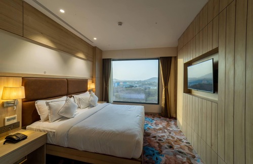 Mahalunge Ingale Hotel | Top-Rated The Monarch at Chakan MIDC - Family-Friendly Stay
