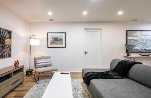 Ottawa Division House | Cozy Getaway at The Place with Hot Tub & Breakfast
