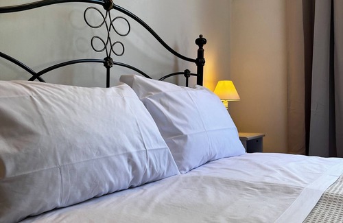 Ponte Buriano House | Pet-Friendly Getaway at The Monna Lisa Resort - Rated 9.4