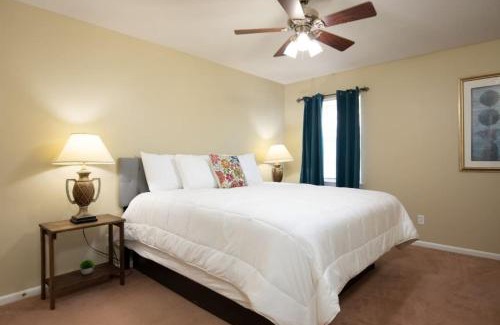 New Castle House | Pet-Friendly Monterey Maison with Pool, 20min from Downtown