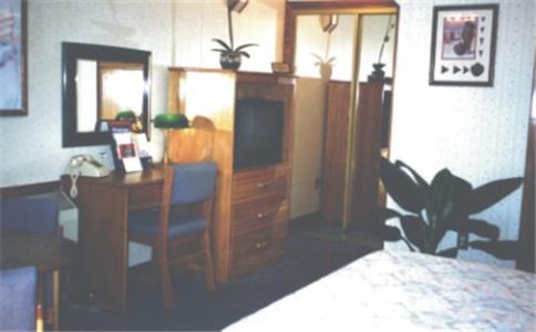 West Park Hotel | Explore The Monterey Motel: Family-Friendly & Pool Access