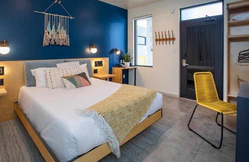 West Old Town Hotel | Eco-Friendly Escape at The Monterey Motel with Pool Access