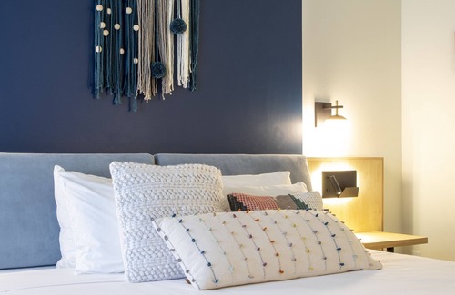 West Old Town Hotel | Eco-Friendly Escape at The Monterey Motel with Pool Access