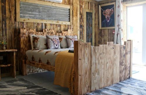 Felinfach Hotel | Experience The Moo-tel at Bargoed Farm: Pet-Friendly Retreat