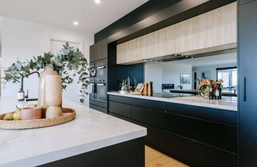 Fingal House | Elegant Moonah Residence with 6 Bedrooms and Scenic Views