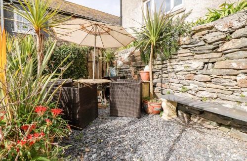 Gorran Haven House | Discover The Moonbeach Cabin: A Family-Friendly Retreat