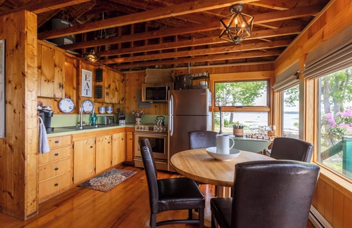 Tenants Harbor Cottage | Unforgettable Moonlight Cottage: Ocean View and Family Fun
