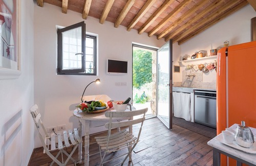Vaiano House | Enchanting MOONLIT & SUNNY COTTAGE in Tuscany's Olive Grove