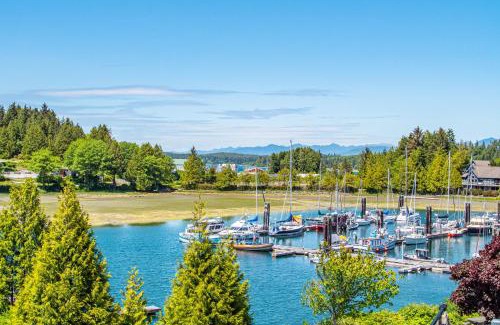 Ucluelet Apartment | Discover The Moorage: Family-Friendly 4-Star Retreat