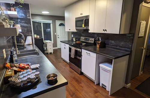 Moorhead House | Pet-Friendly Comfort at The Moorhead Place Near Colleges