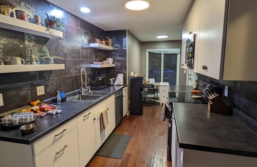 Moorhead House | Pet-Friendly Comfort at The Moorhead Place Near Colleges