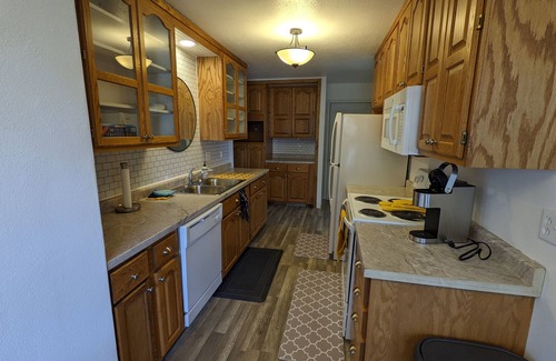 Moorhead House | Discover The Moorhead Place: Pet-Friendly Haven Near Colleges
