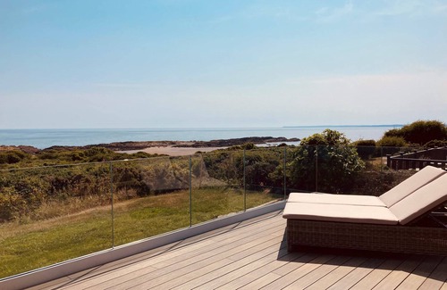 Castle Douglas Cottage | The Moorings Lodge: Family-Friendly Retreat with Breakfast
