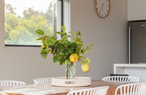Coles Bay House | The Moorings at Freycinet. Beachfront. Panoramic Mountain Views. Free wifi.