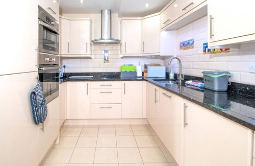 Deganwy Cottage | Experience The Moorings: Oceanfront Family Getaway