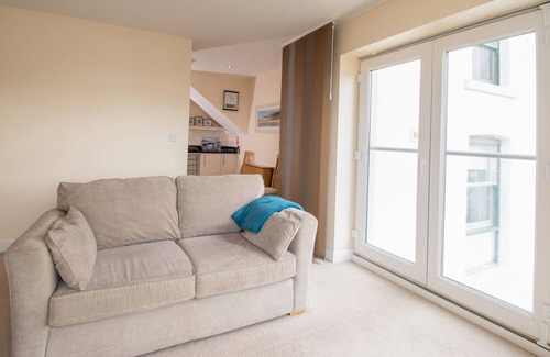 Deganwy Cottage | Experience The Moorings: Oceanfront Family Getaway