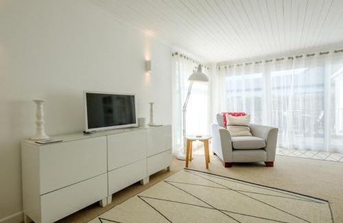 Rock House | Relaxing Retreat at The Moorings - 4-Star Family-Friendly Stay