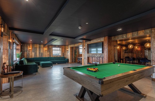 Ainley Top House | Discover The Moorland: 10/10 with Spa & Pet-Friendly Stay