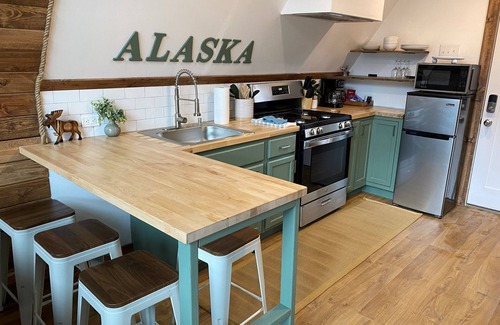 Seward Cabin | Experience The Moose @ Exit Glacier Cabins with Ocean Views